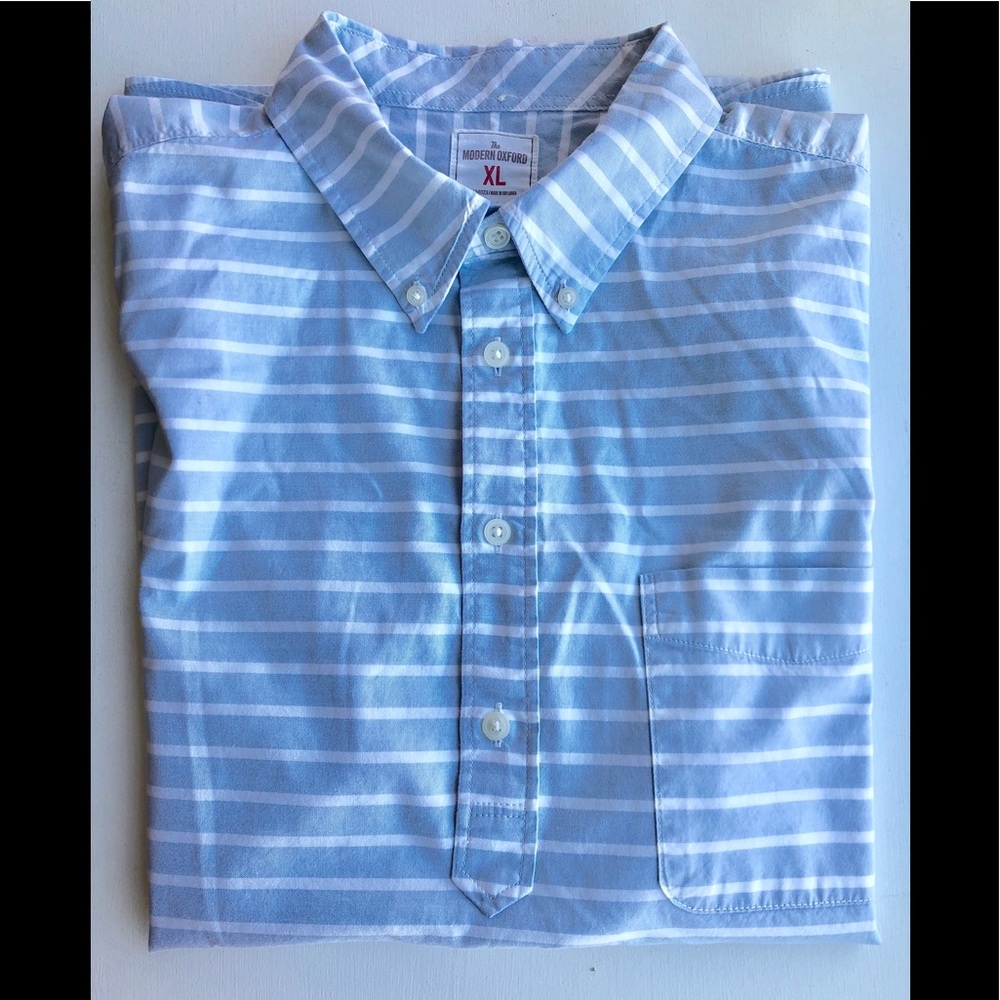GAP Casual 1/2 way bottom down shirt